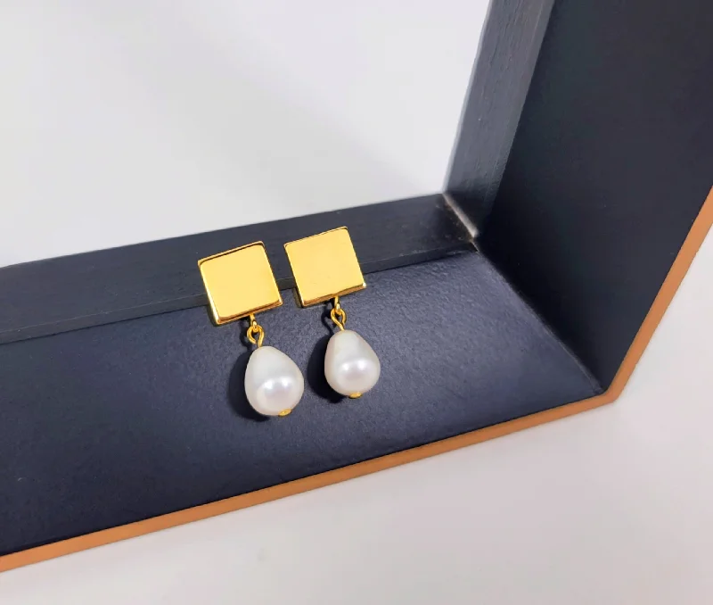 Luxury Diamond Earrings-Pearl Squared Earrings