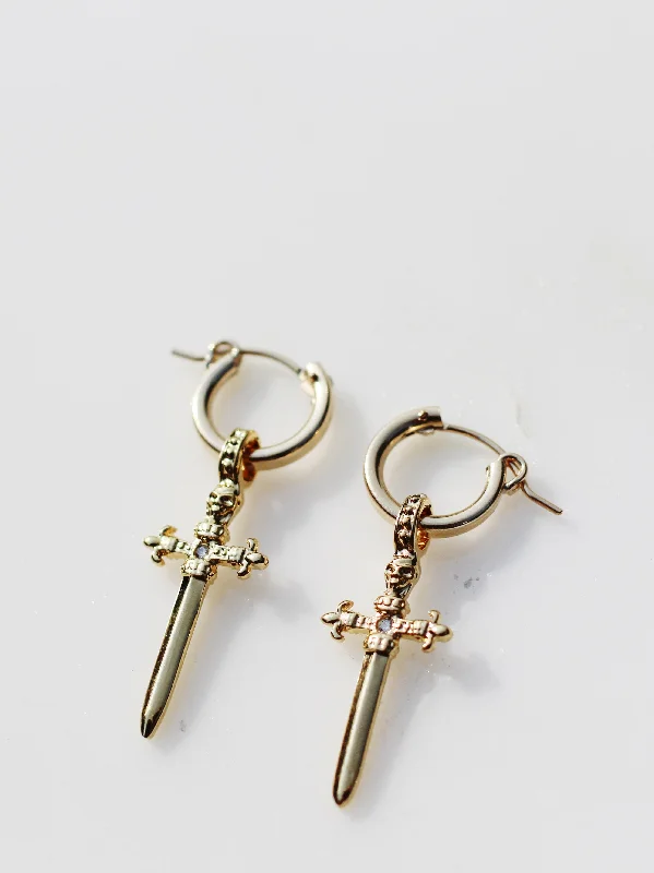 Artistic Pearl Earrings-Roman Dagger Earrings