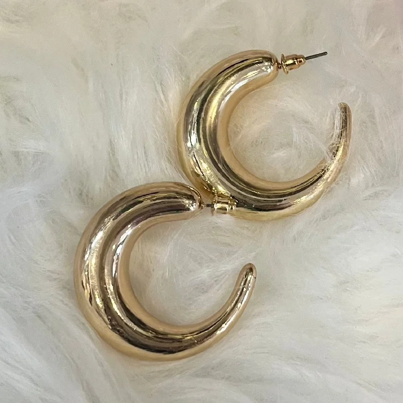 Gold and Diamond Earrings-Simple Chic Chunky Hoop Earrings