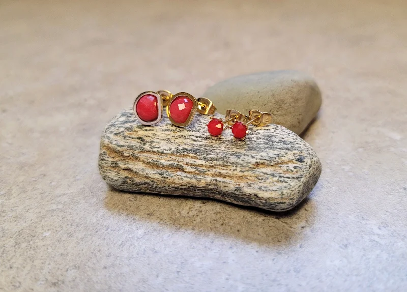 High-End Diamond Earrings-Red Set in Stone Earrings