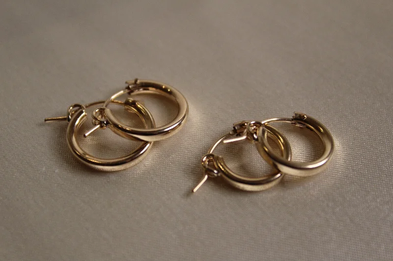 Vintage Pearl Earrings-Your everyday gold hoops